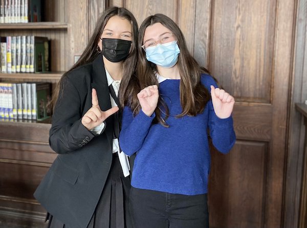 landmark students at american sign language presentation